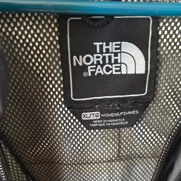 The North Face Men's Black Raincoat - Picture 4 of 5